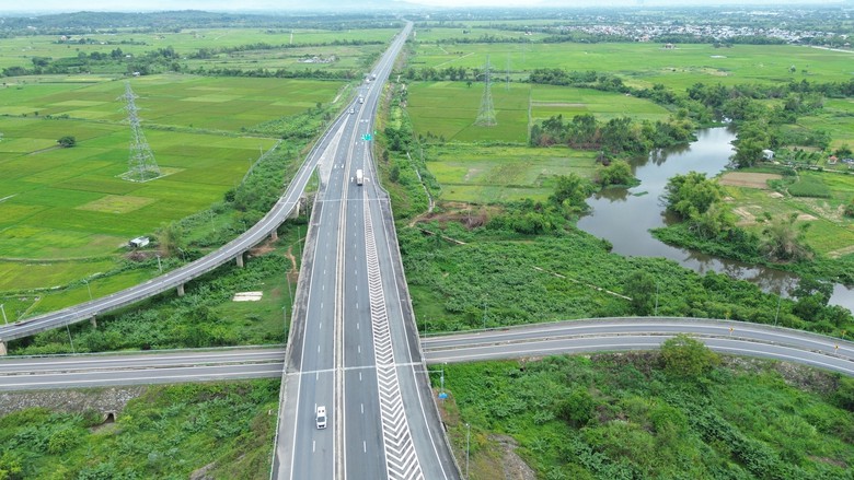 Ng&agrave;y đầu nghỉ lễ Quốc kh&aacute;nh 2/9, cao tốc, quốc lộ qua Đ&agrave; Nẵng th&ocirc;ng tho&aacute;ng - Ảnh 2.
