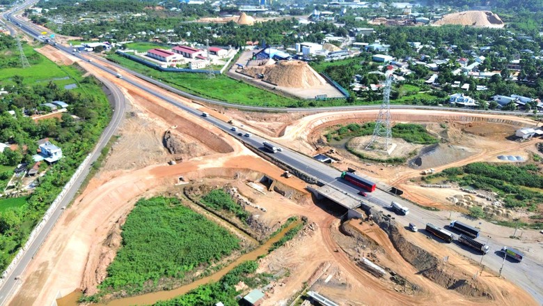 Ng&agrave;y đầu nghỉ lễ Quốc kh&aacute;nh 2/9, cao tốc, quốc lộ qua Đ&agrave; Nẵng th&ocirc;ng tho&aacute;ng - Ảnh 4.