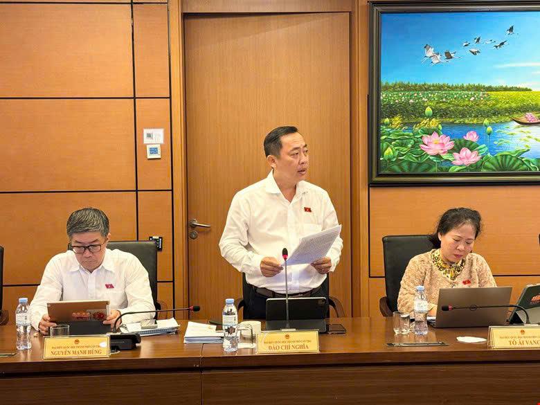 Đại biểu đề xuất l&agrave;m r&otilde; quy định cấm kinh doanh "b&oacute;ng cười" để tăng t&iacute;nh khả thi - Ảnh 2.