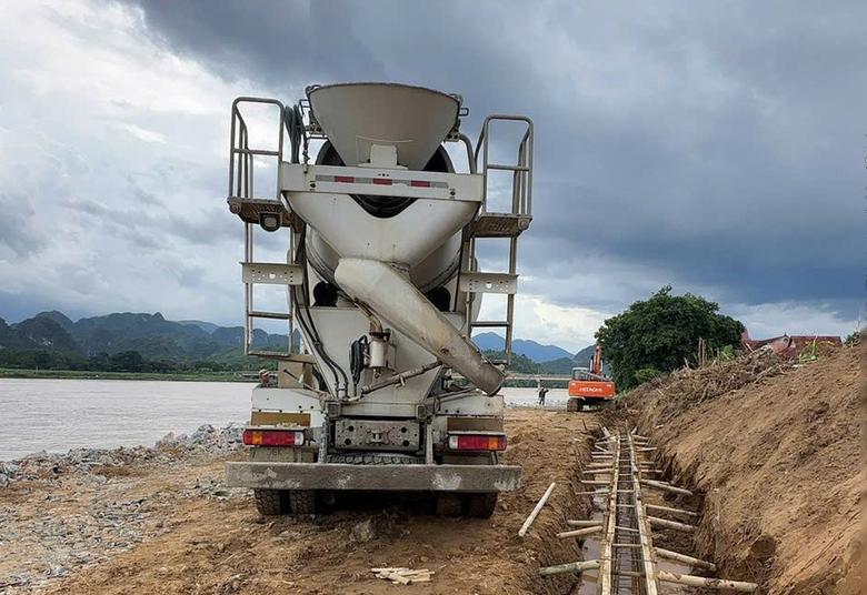 Thanh Ho&aacute;: Tăng tốc thi c&ocirc;ng c&aacute;c dự &aacute;n chống sạt lở v&agrave; xử l&yacute; sạt lở - Ảnh 1.