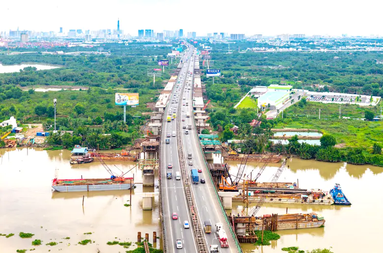 Đối chiếu quy định bất khả kh&aacute;ng, sửa đổi hợp đồng x&acirc;y dựng do biến động gi&aacute; bất thường - Ảnh 1.