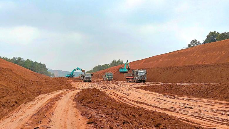 Đề xuất bổ sung 6.000 tỷ đồng vốn Trung ương, tạo đà đẩy tiến độ cao tốc Quy Nhơn - Pleiku - Ảnh 1.