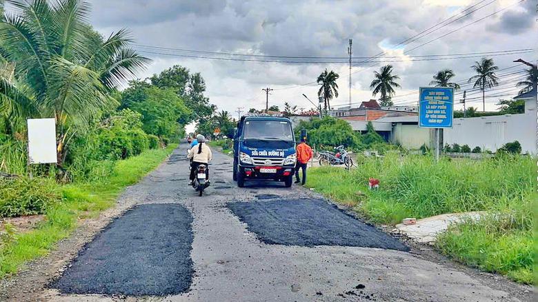 Sửa chữa mặt đường, hệ thống an to&agrave;n giao th&ocirc;ng Quốc lộ 63 qua C&agrave; Mau trong th&aacute;ng 8 - Ảnh 3.
