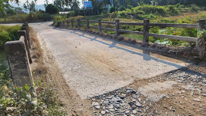 Quảng Ngãi: Cầu thuỷ lợi xây dựng hơn 30 năm gánh đoàn xe đầu kéo hàng chục tấn - Ảnh 4.