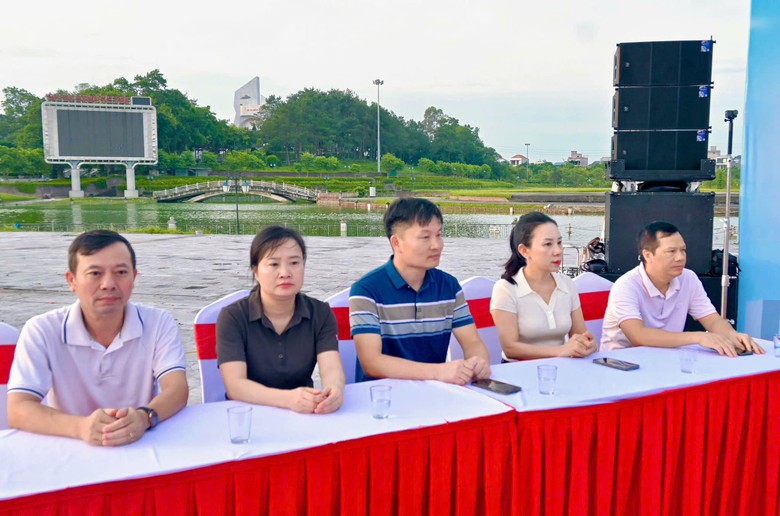 Phú Thọ: Hàng nghìn người dân phường Vĩnh Phúc sải bước vì một Việt Nam xanh - Ảnh 2.