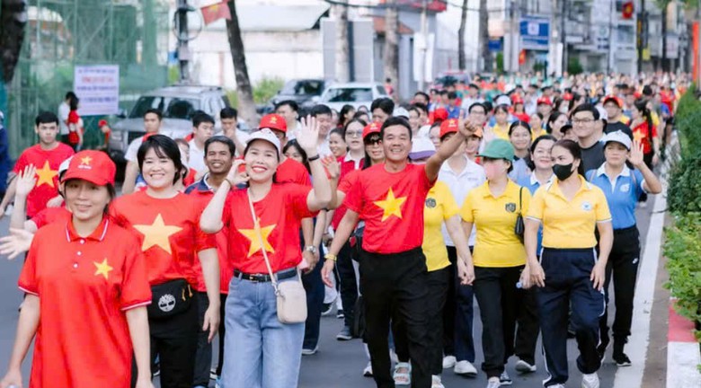 Chương trình đi bộ "Cùng Việt Nam tiến bước" 2026 vượt mục tiêu 10 tỷ bước chân - Ảnh 2.