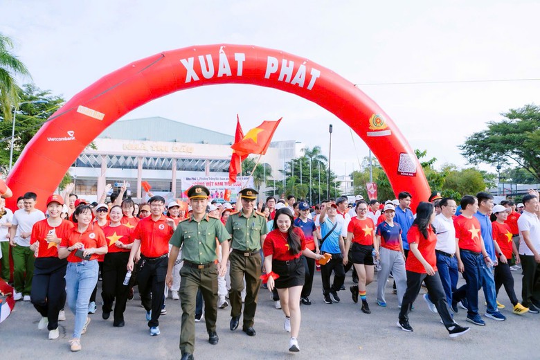 Chương trình đi bộ "Cùng Việt Nam tiến bước" 2026 vượt mục tiêu 10 tỷ bước chân - Ảnh 3.
