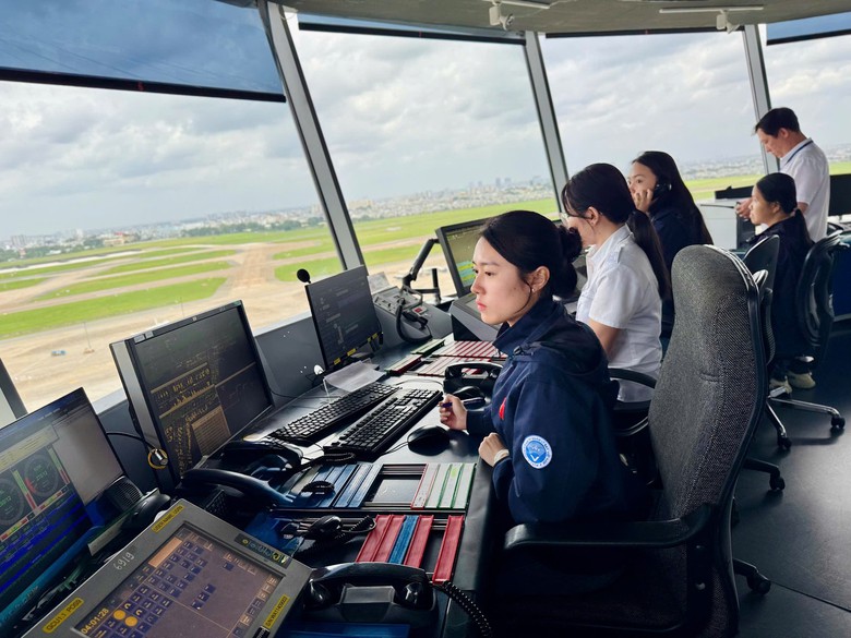 Chủ động điều tiết luồng không lưu, hạn chế tàu bay phải chờ dịp lễ 2/9 - Ảnh 1.
