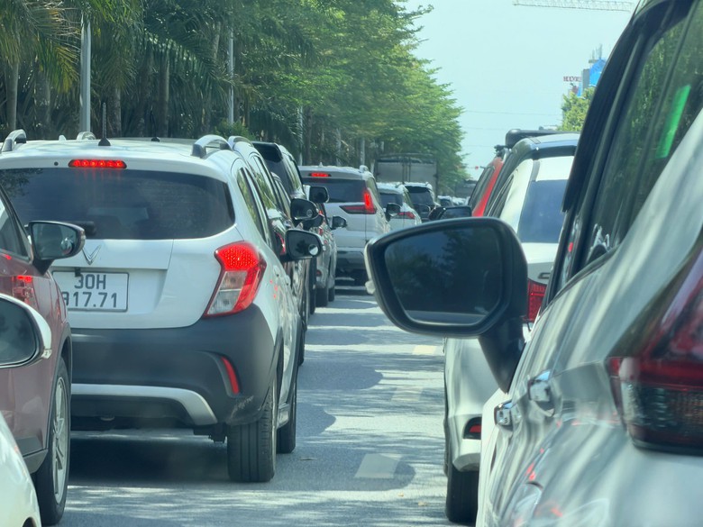 Ng&agrave;y thứ hai nghỉ lễ 2/9: Tạm giữ 84 &ocirc; t&ocirc;, hơn 2.240 xe m&aacute;y của người vi phạm - Ảnh 2.