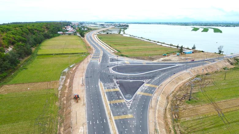 To&agrave;n cảnh cầu v&agrave; đường ven biển hơn 2.000 tỷ đồng ở Huế trước ng&agrave;y ho&agrave;n th&agrave;nh - Ảnh 1.