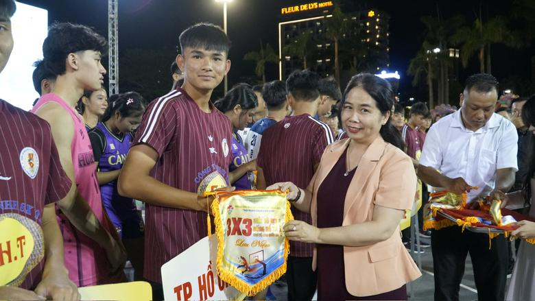 Gia Lai: Hơn 400 vận động vi&ecirc;n tranh t&agrave;i tại Giải V&ocirc; địch B&oacute;ng rổ trẻ 3x3 quốc gia - Ảnh 2.