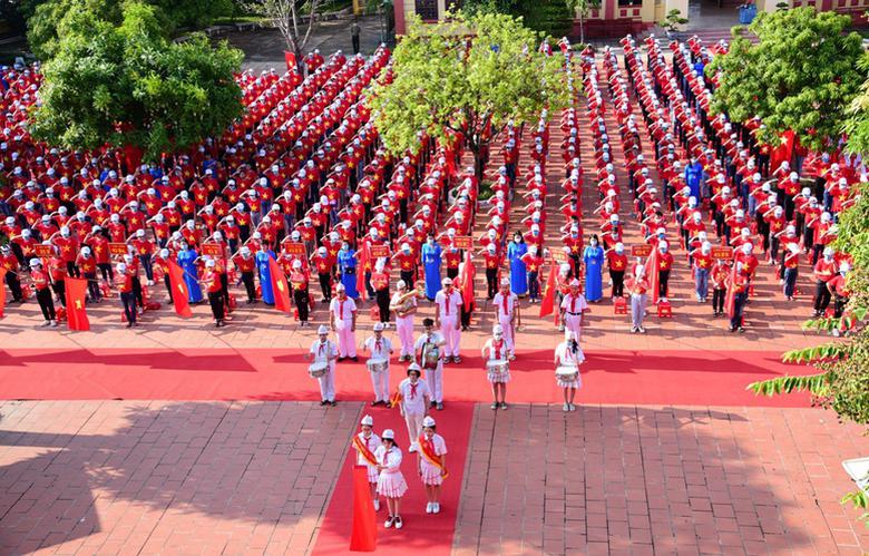 Không để năm học mới thiếu giáo viên, thiếu sách giáo khoa - Ảnh 1.