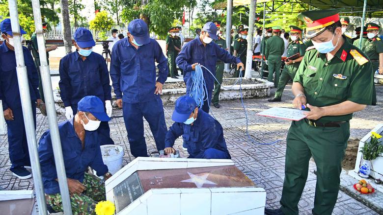 C&agrave; Mau: Lấy mẫu sinh phẩm 622 h&agrave;i cốt liệt sĩ chưa x&aacute;c định được th&ocirc;ng tin - Ảnh 2.