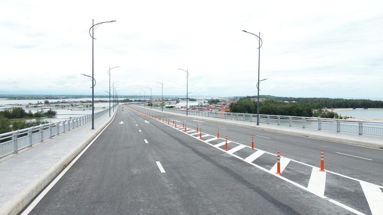 To&agrave;n cảnh cầu v&agrave; đường ven biển hơn 2.000 tỷ đồng ở Huế trước ng&agrave;y ho&agrave;n th&agrave;nh - Ảnh 8.