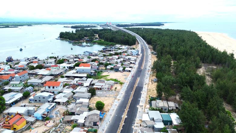 To&agrave;n cảnh cầu v&agrave; đường ven biển hơn 2.000 tỷ đồng ở Huế trước ng&agrave;y ho&agrave;n th&agrave;nh - Ảnh 11.