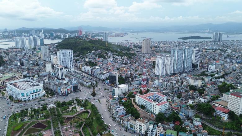 Quảng Ninh tăng cường quản lý quy hoạch, phát triển đô thị theo mô hình chính quyền 2 cấp - Ảnh 1.