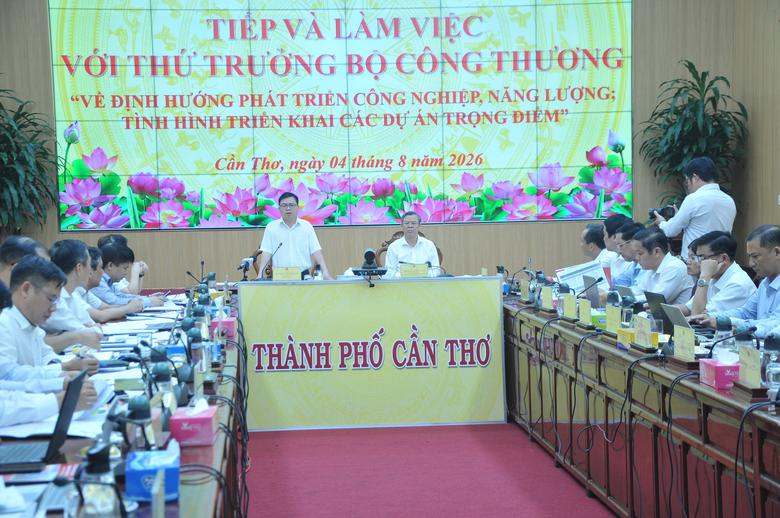 Thứ trưởng Bộ C&ocirc;ng Thương: Cần ph&acirc;n cấp để đẩy nhanh c&aacute;c dự &aacute;n năng lượng ở Cần Thơ - Ảnh 2.