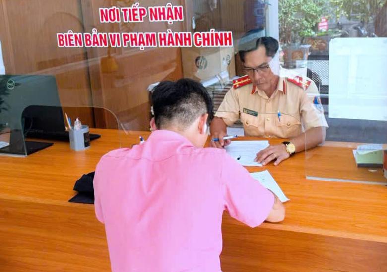 Đồng Nai tổng kiểm tra xe khách, phát hiện nhiều vi phạm - Ảnh 3.