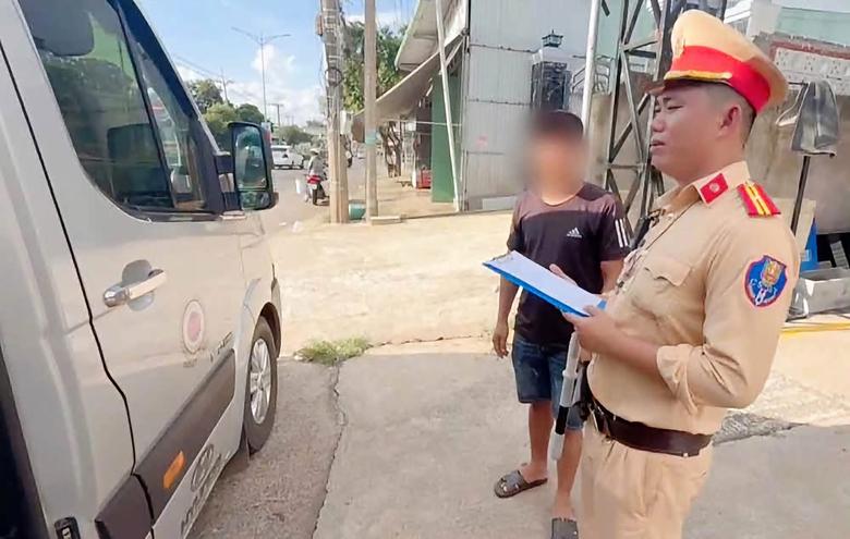 Đồng Nai tổng kiểm tra xe khách, phát hiện nhiều vi phạm - Ảnh 2.