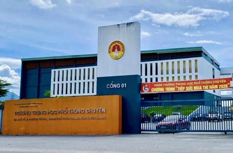 Toàn bộ thí sinh điểm thi trung học phổ thông Chuyên Tuyên Quang thi lại tất cả môn - Ảnh 1.