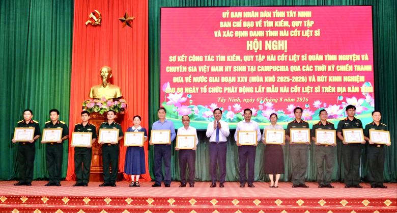 T&acirc;y Ninh tiếp tục h&agrave;nh tr&igrave;nh đưa c&aacute;c anh h&ugrave;ng liệt sĩ từ Campuchia trở về Tổ quốc - Ảnh 1.