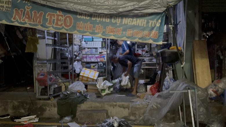 Đồng Nai: Chợ Bi&ecirc;n H&ograve;a b&ugrave;ng ch&aacute;y dữ dội trong đ&ecirc;m - Ảnh 9.