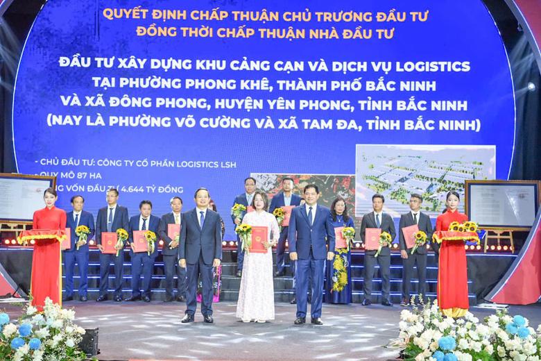 Bộ trưởng Trần Hồng Minh trao quyết định c&ocirc;ng nhận Bắc Ninh đạt ti&ecirc;u ch&iacute; đ&ocirc; thị loại 1 - Ảnh 5.