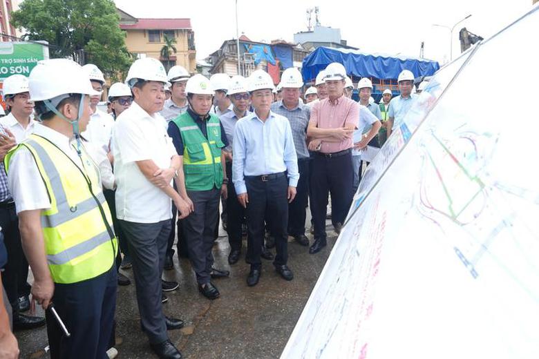 Hà Nội yêu cầu tăng tốc GPMB loạt dự án giao thông trọng điểm - Ảnh 1.