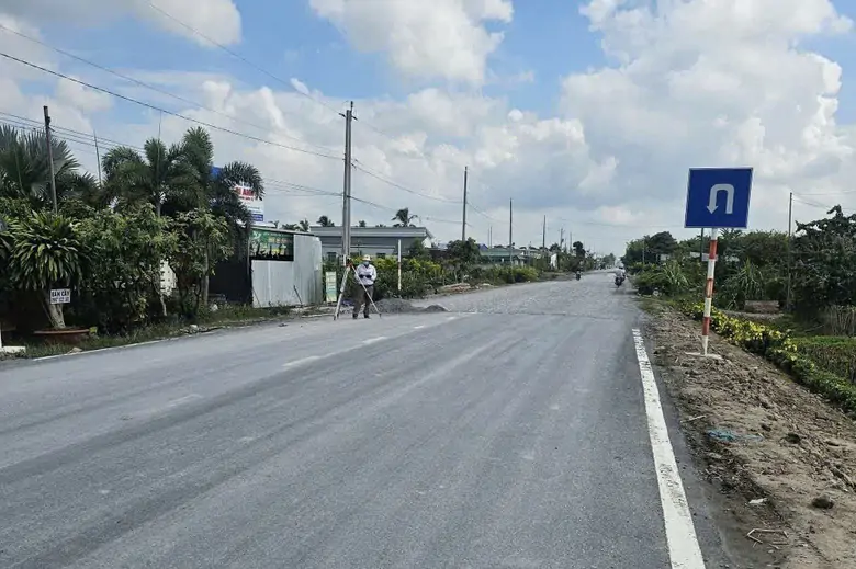 Sửa chữa đường ĐT848 kết nối Quốc lộ 80 tạo thuận lợi cho du kh&aacute;ch đến Sa Đ&eacute;c - Ảnh 1.