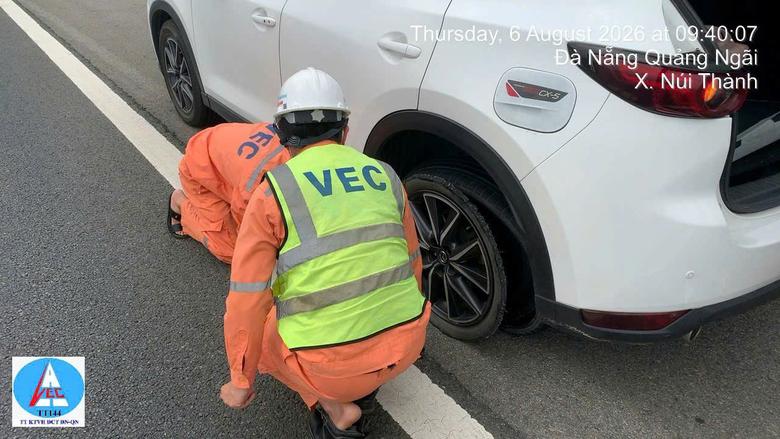 Quảng Ng&atilde;i: Gương s&aacute;ng trong việc xử l&yacute; sự cố giao th&ocirc;ng tr&ecirc;n cao tốc Đ&agrave; Nẵng - Quảng Ng&atilde;i - Ảnh 6.