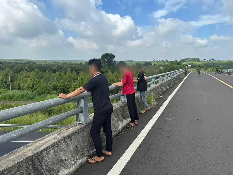 X&aacute;c định 4 thanh ni&ecirc;n phun n&eacute;m hạt, vỏ ch&ocirc;m ch&ocirc;m v&agrave;o xe tr&ecirc;n cao tốc Phan Thiết - Dầu Gi&acirc;y - Ảnh 3.