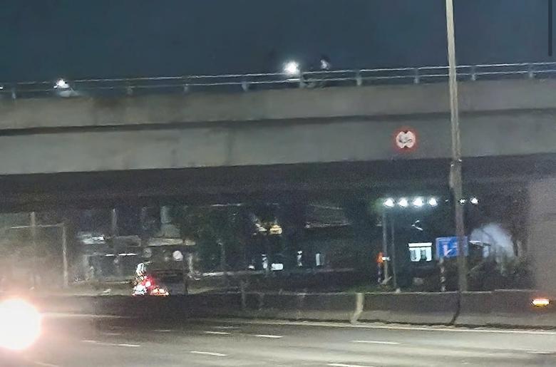 X&aacute;c định 4 thanh ni&ecirc;n phun n&eacute;m hạt, vỏ ch&ocirc;m ch&ocirc;m v&agrave;o xe tr&ecirc;n cao tốc Phan Thiết - Dầu Gi&acirc;y - Ảnh 6.