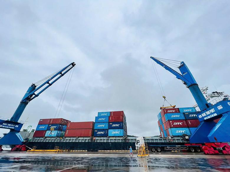 Bộ Xây dựng ban hành công điện khẩn ứng phó áp thấp nhiệt đới và gió mạnh trên biển - Ảnh 1.