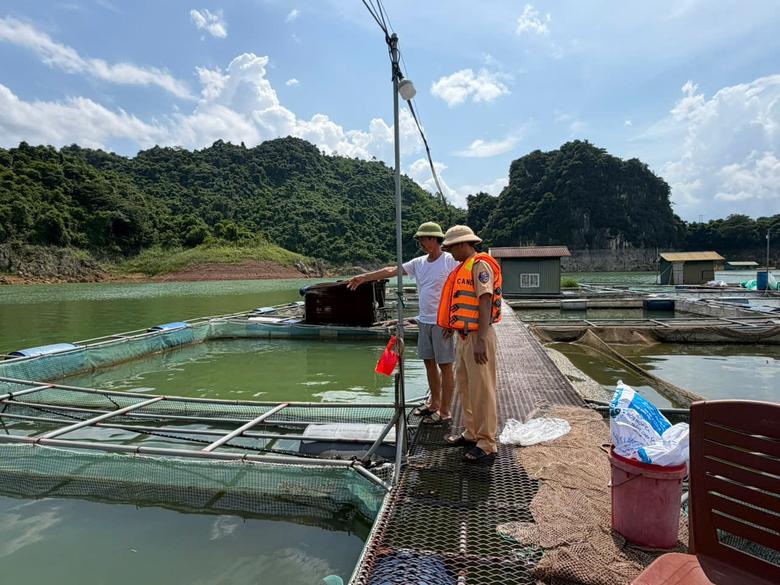 Ph&uacute; Thọ: Đảm bảo an to&agrave;n giao th&ocirc;ng tr&ecirc;n l&ograve;ng hồ s&ocirc;ng Đ&agrave; m&ugrave;a mưa lũ - Ảnh 5.