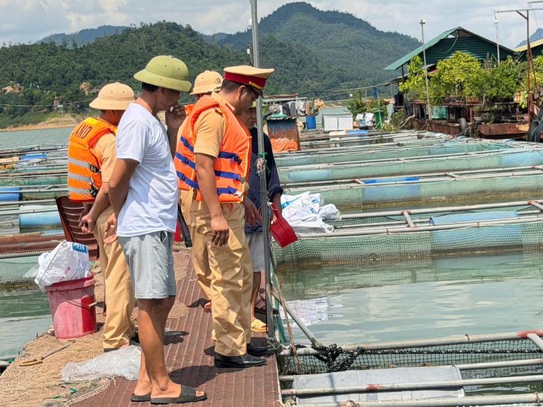 Ph&uacute; Thọ: Đảm bảo an to&agrave;n giao th&ocirc;ng tr&ecirc;n l&ograve;ng hồ s&ocirc;ng Đ&agrave; m&ugrave;a mưa lũ - Ảnh 3.