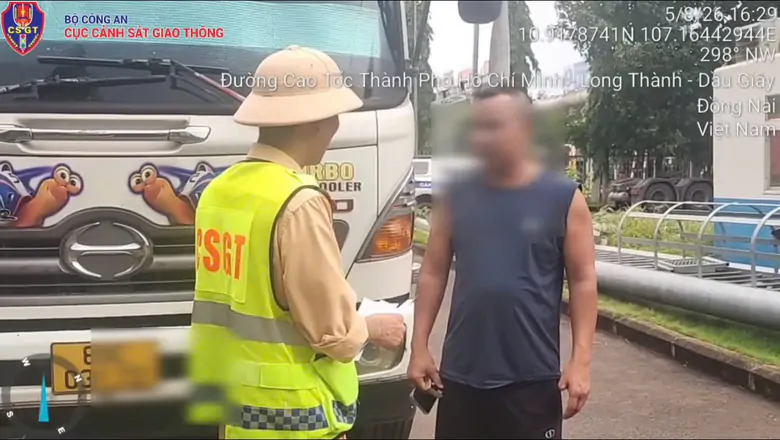 Không giấy phép vẫn lái xe trên cao tốc Phan Thiết - Dầu Giây, tài xế cùng chủ xe bị phạt - Ảnh 1.
