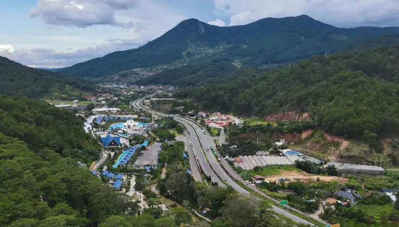 Hạ tầng &ldquo;n&acirc;ng c&aacute;nh du lịch&rdquo; (Kỳ3): Khơi th&ocirc;ng nguồn lực du lịch li&ecirc;n v&ugrave;ng - Ảnh 3.