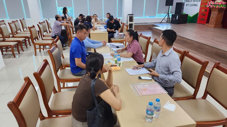 Người d&acirc;n Bắc Ninh nhận tiền bồi thường giải ph&oacute;ng mặt bằng dự &aacute;n đường s&acirc;n bay Gia B&igrave;nh - Ảnh 1.