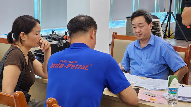 Người d&acirc;n Bắc Ninh nhận tiền bồi thường giải ph&oacute;ng mặt bằng dự &aacute;n đường s&acirc;n bay Gia B&igrave;nh - Ảnh 9.