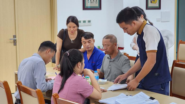 Người d&acirc;n Bắc Ninh nhận tiền bồi thường giải ph&oacute;ng mặt bằng dự &aacute;n đường s&acirc;n bay Gia B&igrave;nh - Ảnh 11.