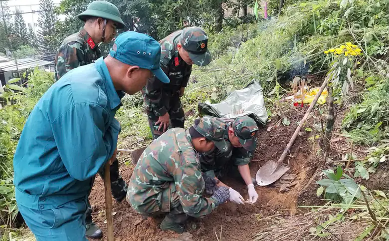 To&agrave;n cảnh chiến dịch t&igrave;m kiếm, quy tập h&agrave;i cốt liệt sỹ ở Quảng Ng&atilde;i - Ảnh 4.