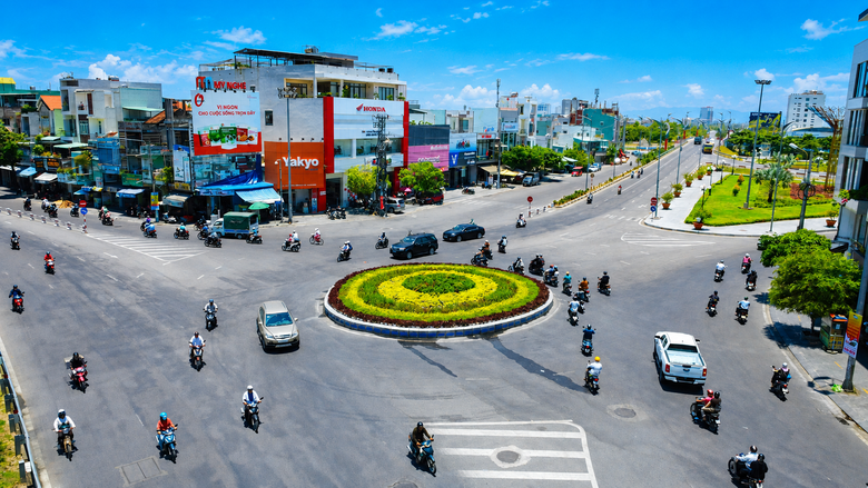 Cận cảnh n&uacute;t giao ở cửa ng&otilde; ra v&agrave;o Quy Nhơn được đề xuất l&agrave;m cầu vượt để chống &ugrave;n tắc - Ảnh 1.
