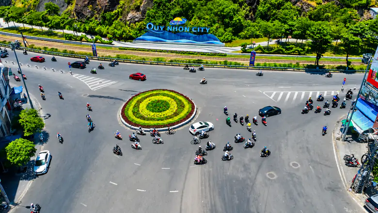 Cận cảnh n&uacute;t giao ở cửa ng&otilde; ra v&agrave;o Quy Nhơn được đề xuất l&agrave;m cầu vượt để chống &ugrave;n tắc - Ảnh 4.