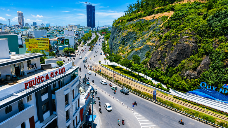 Cận cảnh n&uacute;t giao ở cửa ng&otilde; ra v&agrave;o Quy Nhơn được đề xuất l&agrave;m cầu vượt để chống &ugrave;n tắc - Ảnh 2.