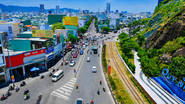 Cận cảnh n&uacute;t giao ở cửa ng&otilde; ra v&agrave;o Quy Nhơn được đề xuất l&agrave;m cầu vượt để chống &ugrave;n tắc - Ảnh 6.