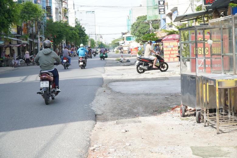 Cận cảnh dự &aacute;n mở rộng đường gần s&acirc;n bay T&acirc;n Sơn Nhất sau 21 năm chưa ho&agrave;n th&agrave;nh - Ảnh 4.