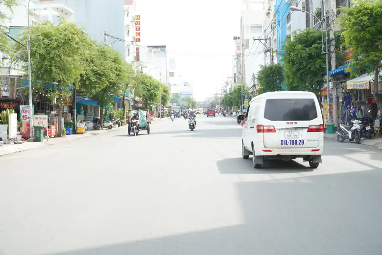 Cận cảnh dự &aacute;n mở rộng đường gần s&acirc;n bay T&acirc;n Sơn Nhất sau 21 năm chưa ho&agrave;n th&agrave;nh - Ảnh 1.