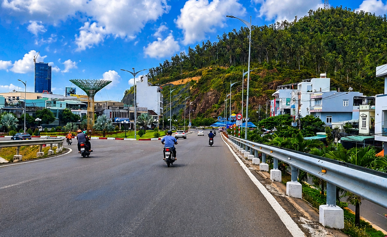 Cận cảnh n&uacute;t giao ở cửa ng&otilde; ra v&agrave;o Quy Nhơn được đề xuất l&agrave;m cầu vượt để chống &ugrave;n tắc - Ảnh 5.