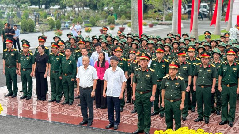 H&agrave; Nội triển khai lấy mẫu h&agrave;i cốt liệt sĩ tại Nghĩa trang Mai Dịch phục vụ gi&aacute;m định ADN - Ảnh 1.