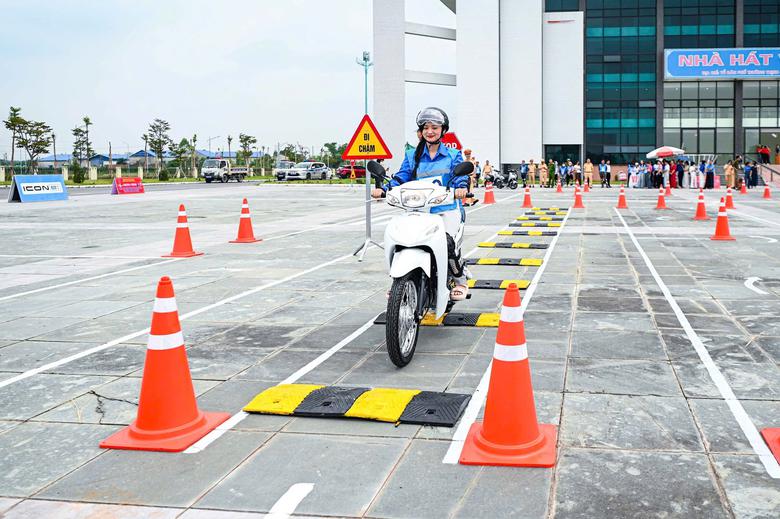 Rà soát dữ liệu GPLX, triển khai đợt đào tạo kỹ năng lái xe máy trên toàn quốc - Ảnh 1.